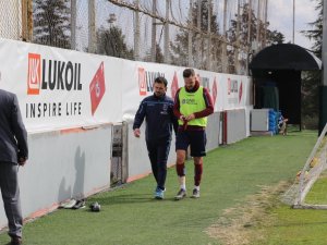 Novak Çıktığı İlk Antrenmanda Yine Sakatlandı