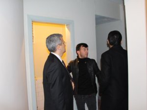 Trabzon’da Çatlaklar Nedeniyle Boşaltılan 4 Katlı Binada İncelemeler Sürüyor
