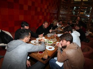 Beşiktaş’ta Teknik Heyet Ve Futbolculara Japon Yemeği