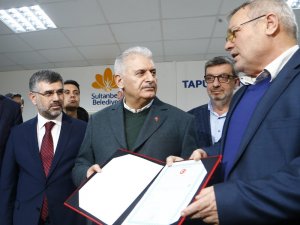 Binali Yıldırım Tapu Sevincine Ortak Oldu