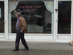Arhavi’de Yaşanan Cinayetin Ardından Ölen Şahsın Ve Onu Silahla Vuran Kadının Yakınları Olayın Şaşkınlığını Yaşıyor