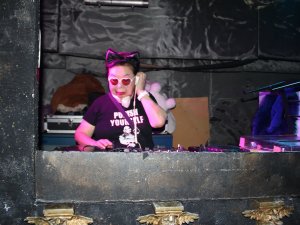 Dünyanın En Yaşlı Dj’i: 85 Yaşında