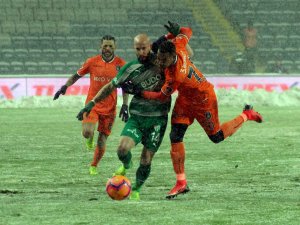 İlk Yarı Başakşehir’in