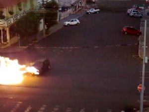 Motosiklet Ve Sürücü Bir Anda Alevler İçinde Kaldı