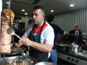 Sipariş Ettiği Gıda Kolisinden 300 Bin Tl Çıktı