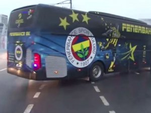 Fenerbahçe Kafilesi, Dolmabahçe’ye Doğru Yola Çıktı