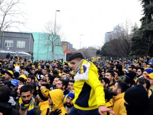 Fenerbahçe Taraftarları Vodafone Park’a Geldi