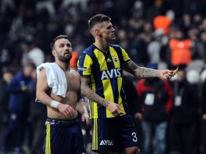 Skrtel Tribünden Atılan Tesbihi Geri Verdi