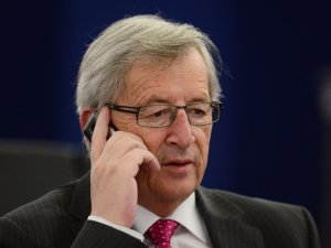 Junker Konuşma Yaparken Telefonu Çaldı Ve Arayan...