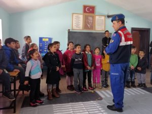 Gümüşhane’de Jandarma Trafik Dedektiflerini Bilgilendiriyor