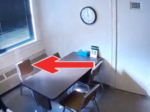 Polis Merkezinin Penceresinden Atlayıp Kaçtı