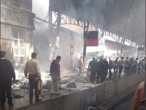 Mısır’da Tren İstasyonunda Yangın: En Az 20 Ölü