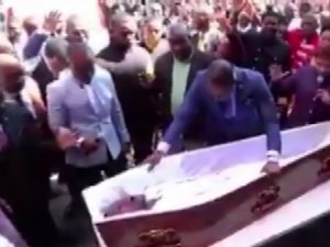Sahtekar Papazdan ’Ölü Diriltme’ Gösterisi