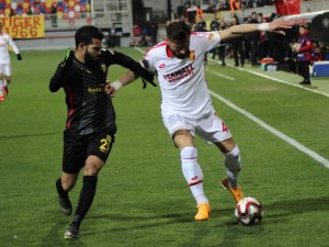 İlk Yarı Sessiz Bitti