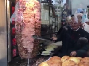 Binali Yıldırım Döner Kesti