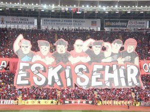 Eskişehirspor Taraftarından Görsel Şölen