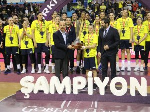Şampiyon Fenerbahçe Kupasını Aldı