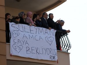O Pankartı Görünce Ziyarete Gitti