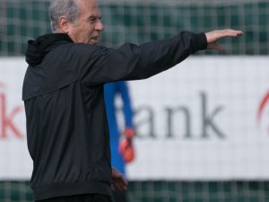 Mustafa Denizli Takımın Başında
