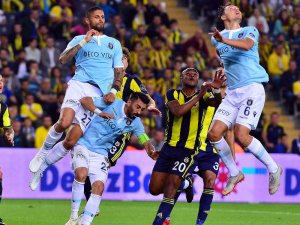 Fenerbahçe Başakşehir Karşısında Galibiyet Arıyor