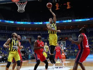 Fener Başakşehir Koleji’ni Rahat Geçti