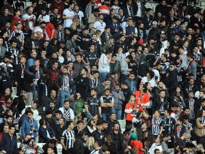 Şenol Güneş Islıklandı