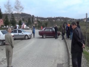 Chp’liler Ak Parti Konvoyunun Geçeceği Yolu Araçla Kapattı