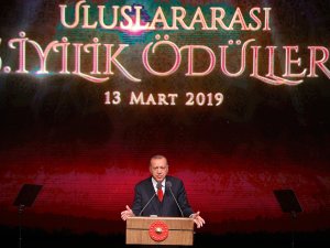 "Onunla Aynı Masada Oturmam"
