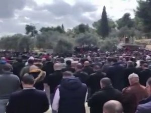 Mescid-i Aksa’da 40 Bin Kişilik Gıyabi Cenaze Namazı