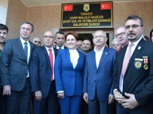 Kılıçdaroğlu Ve Akşener, Şehitler Ve Gaziler Derneğini Ziyaret Ettiler