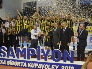 Fenerbahçe Kupasını Aldı