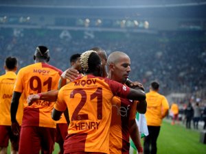 Aslan Kükremeye Devam Ediyor