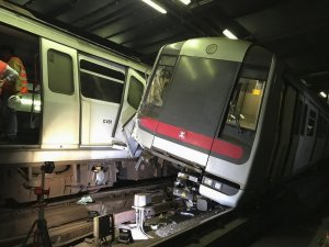 Hong Kong’da Sinyalizasyon Arızası: 2 Metro Çarpıştı