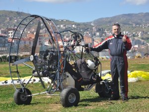 Belediye Başkan Adayı Paramotorla Uçtu