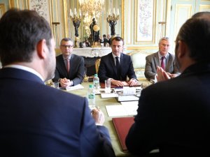 Macron’dan Şanzelize Kararı