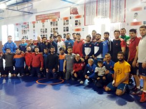 Grekoromen Güreş Milli Takımı Kampa Girdi