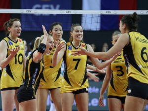 Vakıfbank Yarı Finalde