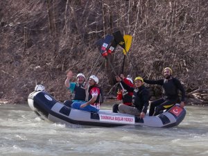 Bakan Varank, Munzur’da Rafting Yaptı