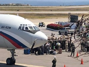Rusya’dan Venezuela’ya 2 Uçak Dolusu Malzeme Ve 99 Askeri Personel İddiası