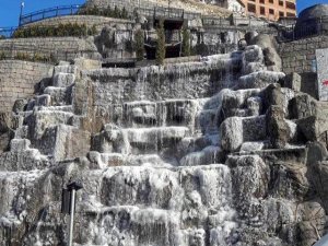 Gümüşhane Kent Merkezindeki Yapay Şelale Buz Tuttu