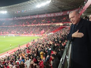Cumhurbaşkanı Erdoğan’dan Eskişehirspor’a Reklam Panosu Jesti