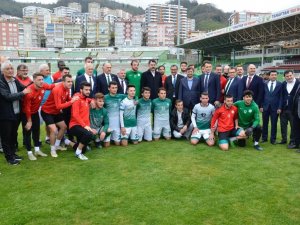 Bakan Kurum’dan Giresunspor’a Baklavalı Ziyaret