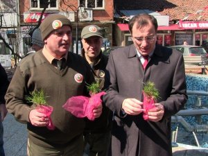 Üniversite Öğrencileri Fidan Dikti