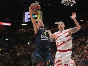Fener İtalya’da 24. Galibiyetini Aldı