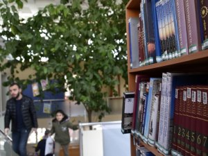 Limon Ağaçlı Kütüphane İlgi Çekiyor