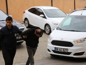 Artvin’de Hırsızlık Yaptığı İddiasıyla Yakalanan 2’si Kadın 3 Kişi Adliyeye Sevk Edildi