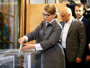 Ukrayna Devlet Başkanını Seçiyor