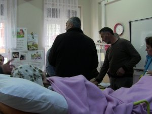 Oy Kullanmaya Sedye İle Geldi