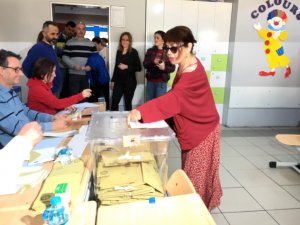 Sezen Aksu Bu Kez Oyunu Kullandı