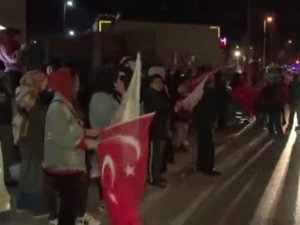 Ak Partili Vatandaşlar Kısıklı’da Kutlamalara Başladı